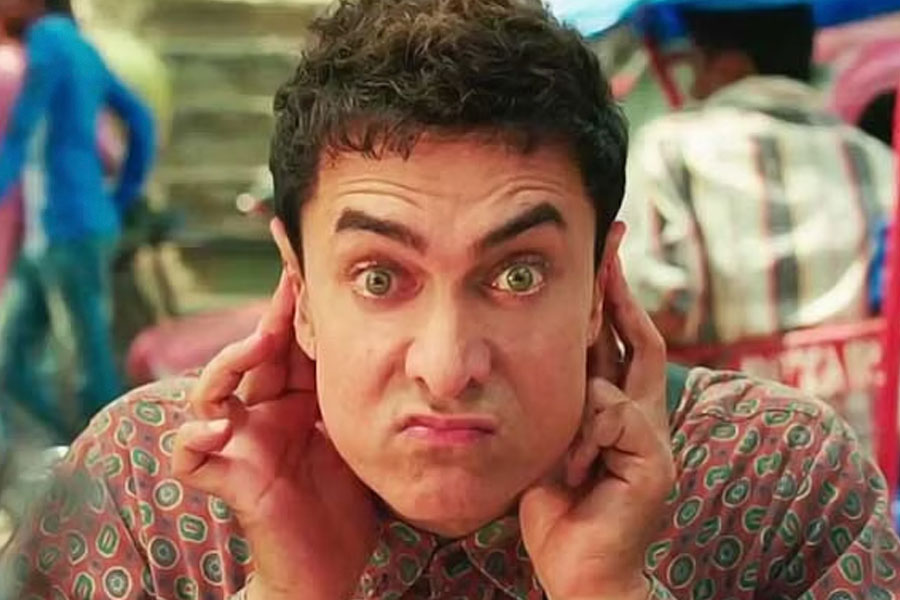 আমিরের অন্য একটি ছবি তালিকার পঞ্চম স্থানে রয়েছে। ২০১৪ সালে মুক্তিপ্রাপ্ত ‘পিকে’ ছবিতে আমিরের পাশাপাশি অভিনয় করেন অনুষ্কা শর্মা এবং সুশান্ত সিংহ রাজপুত। বিশ্ব জুড়ে এই ছবি বক্স অফিস থেকে আয় করে ৭৫০ কোটি টাকা।