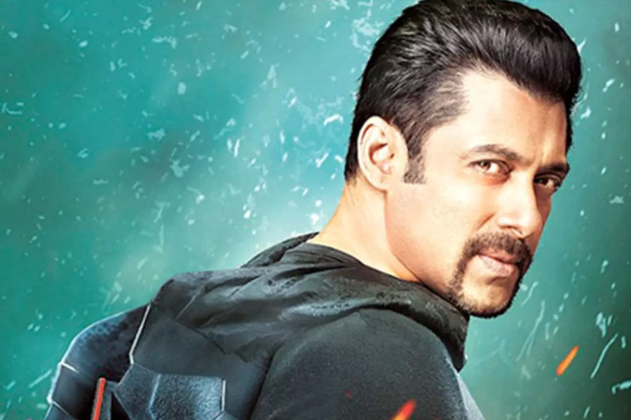 উপার্জনের দিক থেকে তালিকায় বিংশ স্থানে নাম লিখিয়েছে সলমনের ছবি। ২০১৪ সালে মুক্তিপ্রাপ্ত সলমনের ‘কিক’ ছবিটি বক্স অফিস থেকে মোট ৩৫১ কোটি টাকার ব্যবসা করে।