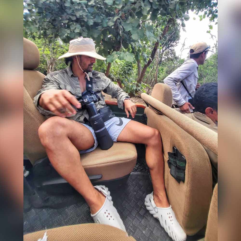 ২০২৩ সালের জুন মাসে গুজরাতের গির জাতীয় উদ্যানে ঘুরতে গিয়েছিলেন হর্ষবর্ধন। ঘুরতে যাওয়ার ছবি নিজের ইনস্টাগ্রামের পাতায় পোস্ট করেন অভিনেতা।