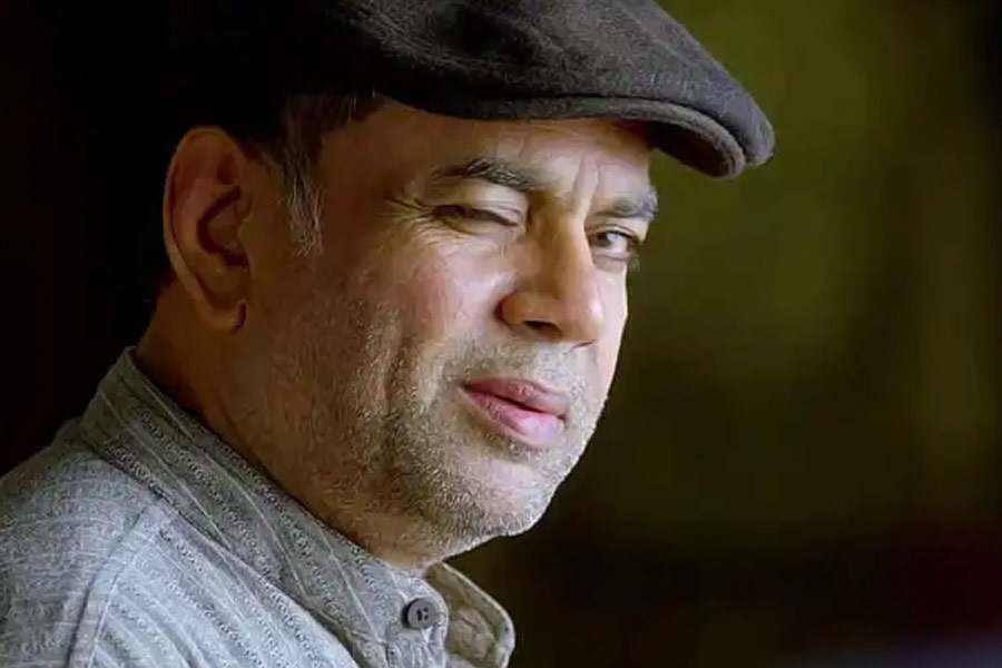 ব্যাঙ্কে চাকরির জন্য গেলেও কাজে বেশি দিন মন বসাতে পারেননি পরেশ। তিন দিন পর সেই চাকরি ছেড়ে দেন তিনি। ব্যাঙ্কের পরিবেশের সঙ্গে মানিয়ে নিতে পারছিলেন না বলে চাকরি ছেড়ে দেন।