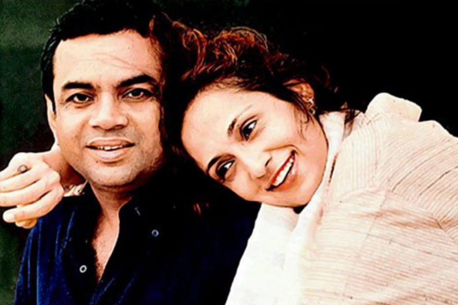 ১৯৭৯ সালে সৌন্দর্য প্রতিযোগিতায় বিজয়ী হন স্বরূপ সম্পত। তাঁর সঙ্গে সম্পর্কে ছিলেন পরেশ। ১৯৮৭ সালে তাঁকে বিয়ে করেন অভিনেতা। বলিপাড়া সূত্রে খবর, চাকরি ছাড়ার পর প্রেমিকার কাছ থেকে হাতখরচ নিতেন পরেশ।