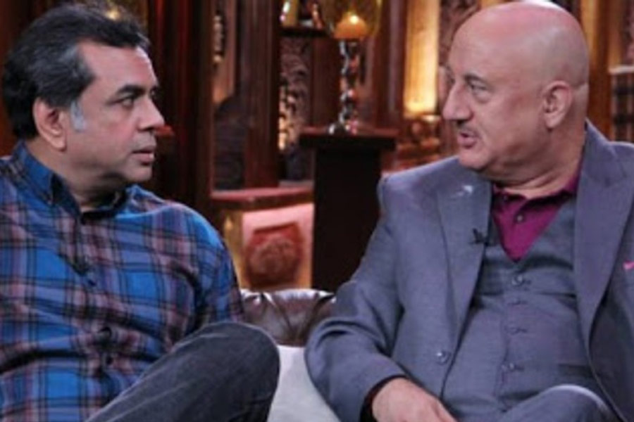 বলি অভিনেতা অনুপম খের সঞ্চালিত একটি অনুষ্ঠানে অতিথি হিসাবে উপস্থিত ছিলেন পরেশ। সেই অনুষ্ঠানে অভিনেতা জানান, চাকরি ছেড়ে দেওয়ার পর অর্থাভাবে কী ভাবে দিন গুজরান করবেন, তা ঠাহর করতে পারছিলেন না। তাই হাতখরচের জন্য প্রেমিকার কাছ থেকে টাকা নিতেন তিনি।