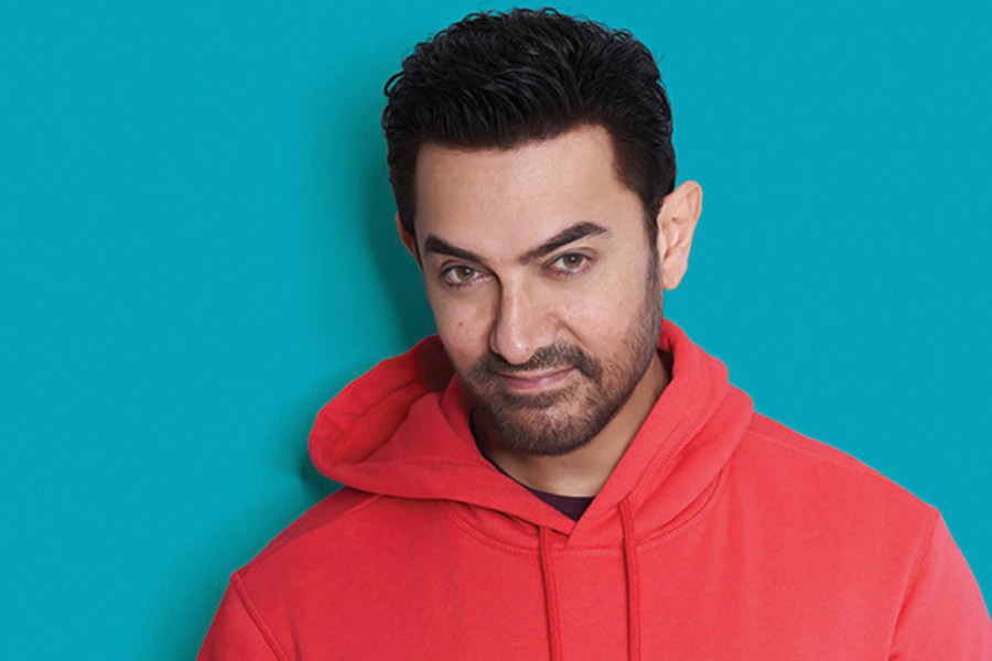 ১৯৮২ সালে গুজরাতি ছবির হাত ধরে অভিনয়জগতে আগমন পরেশের। দু’বছর পর হিন্দি ফিল্মজগতে আত্মপ্রকাশ করেন তিনি। ১৯৮৪ সালে প্রেক্ষাগৃহে মুক্তি পায় ‘হোলি’। কেরিয়ারের প্রথম ছবিতে আমির খানের সঙ্গে অভিনয়ের সুযোগ পান পরেশ।