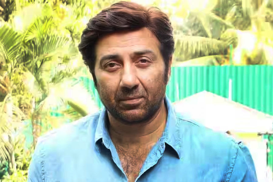 ১৯৮৫ সালে মুক্তিপ্রাপ্ত ‘অর্জুন’ ছবিতে সানি দেওলের সঙ্গে অভিনয় করেন পরেশ। ১৯৮০ থেকে ১৯৯০ সাল পর্যন্ত ১০ বছরের মধ্যে ১০০টিরও বেশি ছবিতে অভিনয় করে ফেলেন তিনি।