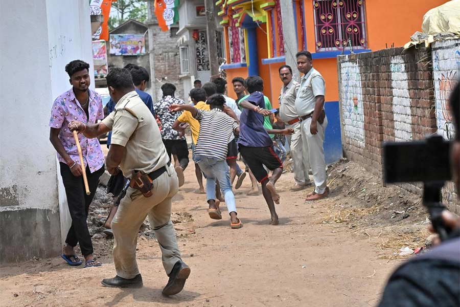 Complaint rises over beating BJP agent who raised protest against vote rigging in Tarapith