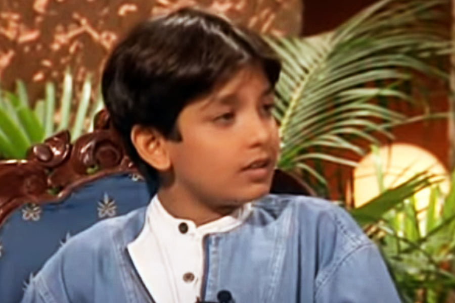 ১৯৯৬ সাল থেকে টেলিভিশনের পর্দায় সম্প্রচার শুরু হয় ‘জাস্ট মহব্বত’ নামে একটি হিন্দি ধারাবাহিকের। এই ধারাবাহিকে জয় মলহোত্রের চরিত্রে অভিনয় করতে দেখা যায় হর্ষকে।