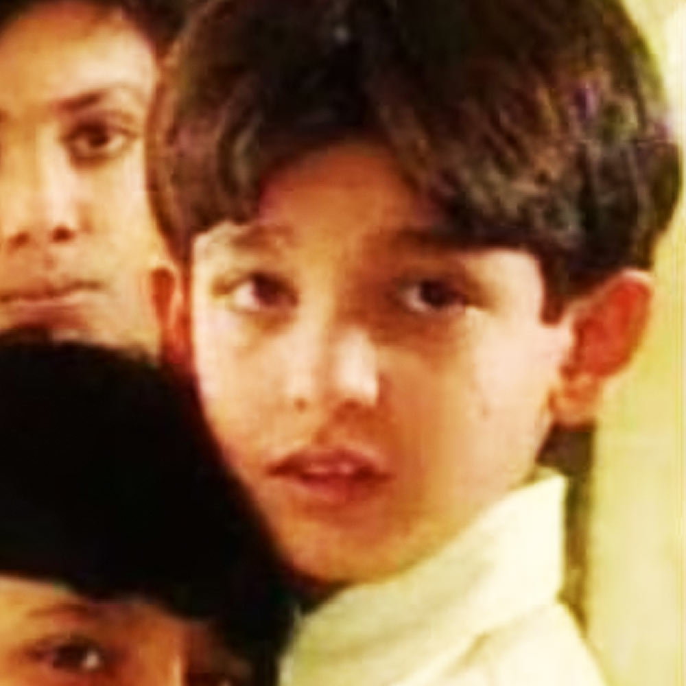 ছোট পর্দায় শিশু অভিনেতা হিসাবে কাজ করে কম সময়ের মধ্যেই নিজের পরিচিতি তৈরি করেন তিনি। শুধু টেলিভিশনের পর্দায় নয়, তাঁর খ্যাতি ছড়িয়ে পড়ে বড় পর্দায়ও।