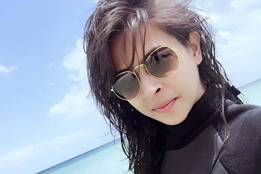 ২০১৮ সালে হর্ষ তাঁর দীর্ঘকালীন প্রেমিকা করিশ্মা গুলাতিকে বিয়ে করেন। বলিউডের সঙ্গে পরোক্ষ ভাবে যুক্ত রয়েছেন করিশ্মা।