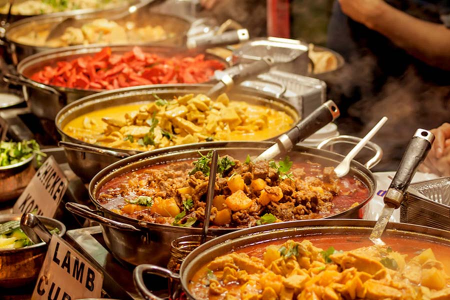 Hindu family opens food stall in Karachi gets love 