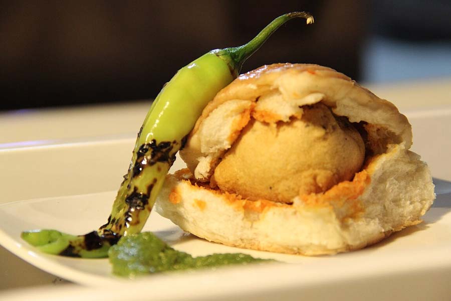 Hindu family opens food stall in Karachi gets love 