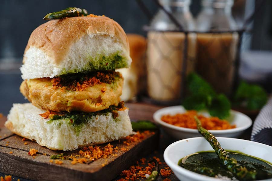 Hindu family opens food stall in Karachi gets love 