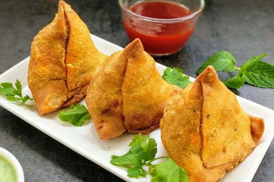 Hindu family opens food stall in Karachi gets love 