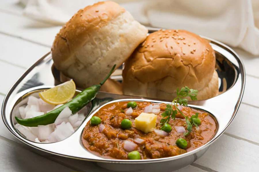 Hindu family opens food stall in Karachi gets love 