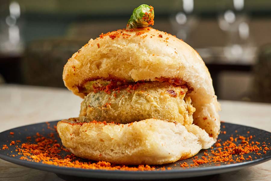 Hindu family opens food stall in Karachi gets love 