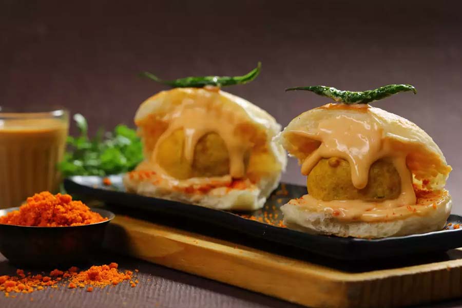 Hindu family opens food stall in Karachi gets love 