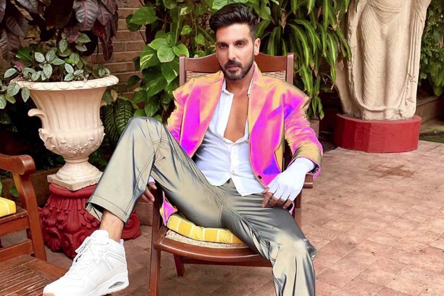 স্কুলের পাট চুকিয়ে উচ্চশিক্ষার জন্য বিদেশে পাড়ি দেন জায়েদ। আমেরিকার একটি কলেজে বিজ়নেস ম্যানেজমেন্ট নিয়ে পড়ার পর লন্ডনে চলে যান তিনি। সেখানকার একটি কলেজে চলচ্চিত্র নির্মাণ নিয়ে পড়াশোনা শেষ করার পর মুম্বই ফেরেন।