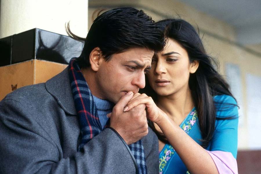 শাহরুখ খানের সহ-অভিনেতা হিসাবেই বলিপাড়ার আত্মপ্রকাশের কথা ছিল জায়েদের। বলিপাড়া সূত্রে খবর, ফারহা খানের পরিচালনায় ‘ম্যায় হুঁ না’ ছবিতে শাহরুখের সঙ্গে অভিনয়ের প্রস্তাব আগেই পেয়েছিলেন জায়েদ। কিন্তু শাহরুখ তখন পিঠে চোট পেয়েছিলেন বলে শুটিংয়ের তারিখ অনেকটা পিছিয়ে যায়।