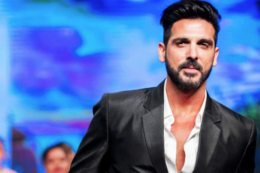 বলিপাড়ার গুঞ্জন, ‘ম্যায় হুঁ না’ ছবির নির্মাতারা সোহেলকে অভিনয়ের প্রস্তাব দিলে তিনিও তা ফিরিয়ে দেন। বলি অভিনেতা ফারহান আখতারও এই ছবিতে অভিনয় করতে চাননি। পর পর তিন জন অভিনেতা এই ছবিতে অভিনয়ের প্রস্তাব ফিরিয়ে দিলে তার পর জায়েদকে প্রস্তাব দেন নির্মাতারা।