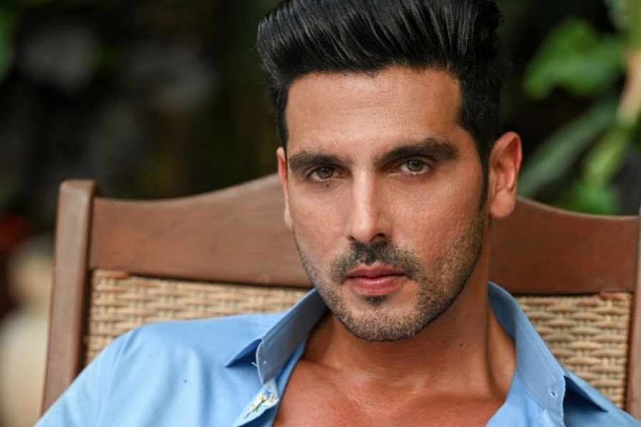 ‘ফাইট ক্লাব’, ‘রকি’, ‘ক্যাশ’, ‘স্পিড’, ‘মিশন ইস্তানবুল’, ‘যুবরাজ’, ‘ব্লু’, ‘লভ ব্রেক আপ্‌স জিন্দেগি’, ‘তেজ’-এর মতো একাধিক হিন্দি ছবিতে অভিনয় করতে দেখা যায় জায়েদকে। কিন্তু কোনও ছবিই বক্স অফিসে লক্ষ্মীর মুখ দেখতে পায়নি।