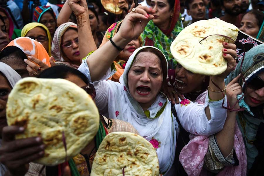 Pakistan buying fighter jets, submarines despite the economic crisis 