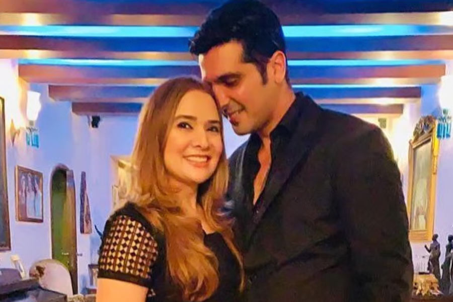 বলিপাড়া সূত্রে খবর, ১৯৯৫ সাল থেকে জায়েদের সঙ্গে সম্পর্কে ছিলেন মালাইকা। ১০ বছর সম্পর্কে থাকার পর বিয়ে করেন দু’জনে। বিয়ের পর দুই পুত্রসন্তানের জন্ম দেন মালাইকা। 