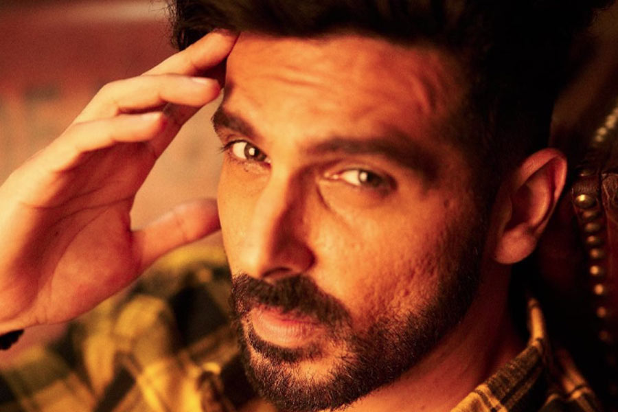 সমাজমাধ্যমে মাঝেমধ্যেই সক্রিয় দেখা যায় জায়েদকে। ইতিমধ্যেই ইনস্টাগ্রামের পাতায় তাঁর অনুগামীর সংখ্যা চার লক্ষের গণ্ডি পার করে ফেলেছে।