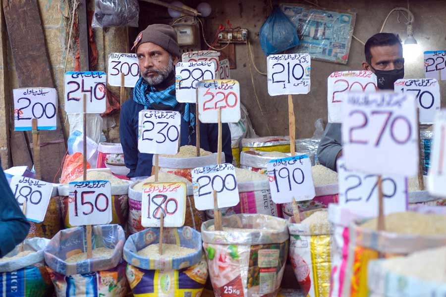 Pakistan buying fighter jets, submarines despite the economic crisis 