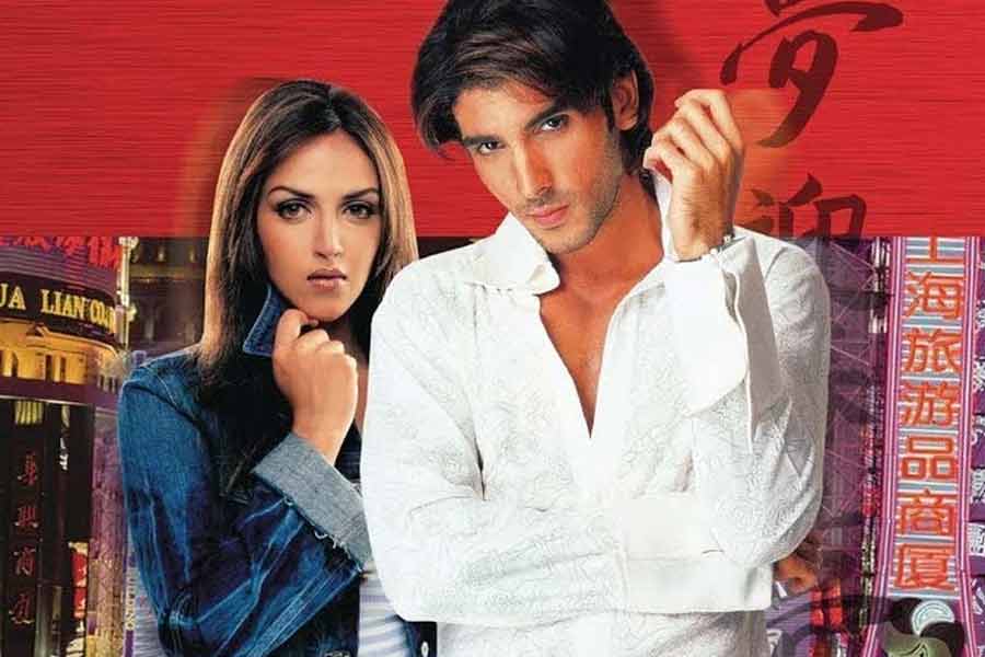 দুই তারকা-কন্যা এত ভাল বন্ধু, তবুও এষার জীবনের সবচেয়ে গুরুত্বপূর্ণ দিনে উপস্থিত ছিলেন না করিনা। কিন্তু অভিনেত্রীর অনুপস্থিতির কারণ কী? কানাঘুষো শোনা যায়, এই ঘটনার নেপথ্যে রয়েছেন বলি অভিনেতা জায়েদ খান। তিনি বলি অভিনেতা সঞ্জয় খানের পুত্র।