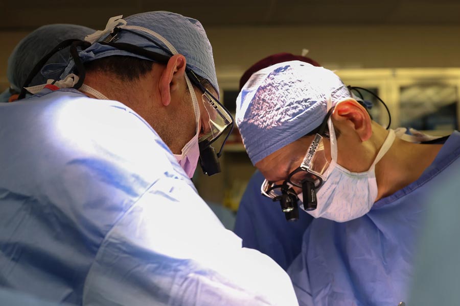 First Person to receive Pig kidney transplant dies after two month