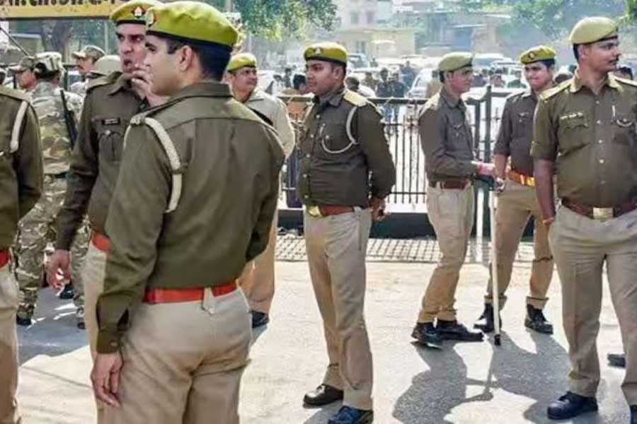 Pakistani agents using social media to honeytrap Indian officers and get sensitive information on missiles