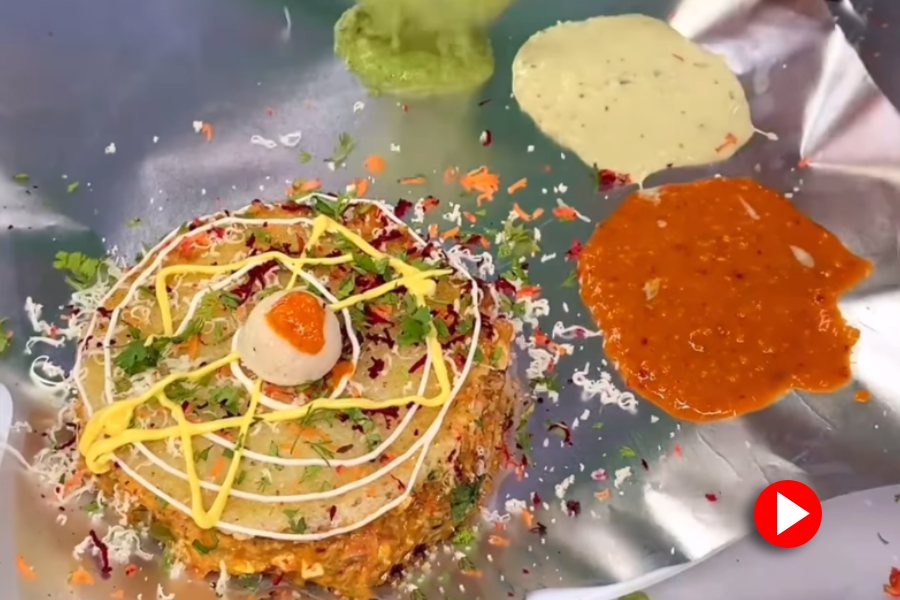 video of making burger with south indian food Idli dgtl