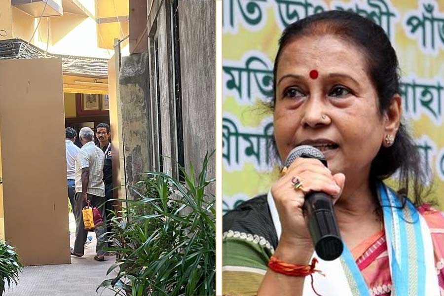 IT department is conducting a raid at the house of TMC councillor Mitali Saha