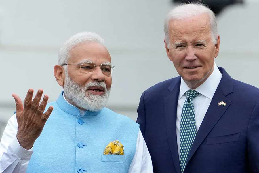 টালমাটাল ভূরাজনৈতিক পরিস্থিতিতে জয়শঙ্করের এই পর্যবেক্ষণকে তাঁর ব্যক্তিগত মত বলতে নারাজ অনেকেই। বিশেষজ্ঞদের একাংশ মনে করছেন, জয়শঙ্করের বক্তব্যে নরেন্দ্র মোদী সরকারের বিদেশনীতির প্রতিফলন রয়েছে।