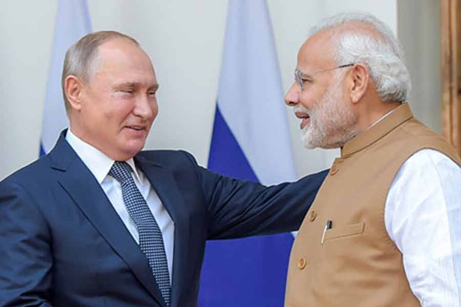 ঠান্ডা যুদ্ধের আগে থেকেই রাশিয়া ভারতের বিশ্বাসযোগ্য সঙ্গী। একাধিক বার আমেরিকার চোখরাঙানির সামনে রাশিয়ার ভরসার হাত ভারতের সঙ্গে থেকেছে।