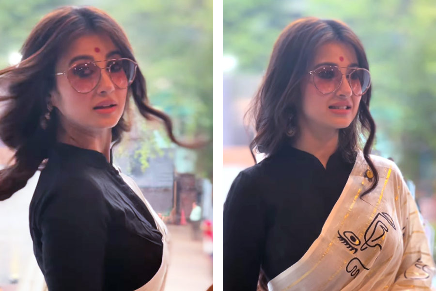 ‘পদাতিক’-এর টিজ়ার লঞ্চে মনামী।