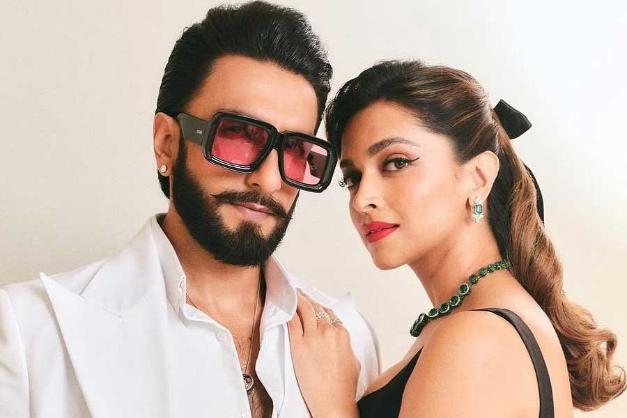 Deepika Padukone and Ranveer Singh sharing sonogram of their first baby is a fake picture