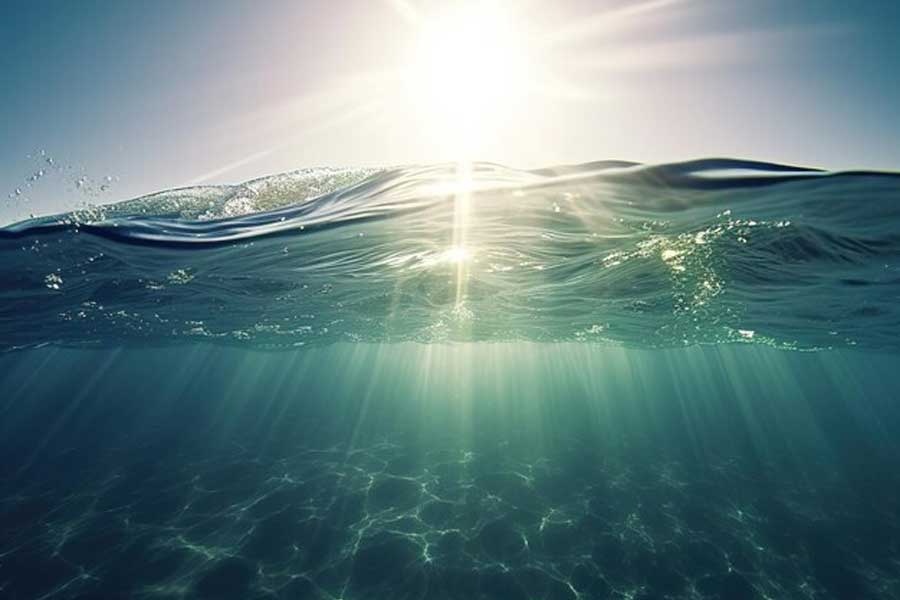 ভারতের ক্ষেত্রে সামুদ্রিক তাপপ্রবাহের প্রভাব দেখা যায় উত্তর বঙ্গোপসাগর এবং পশ্চিম আরব সাগরে। আরব সাগরের চেয়ে বঙ্গোপসাগরের তাপমাত্রা এমনিতেই কিছুটা বেশি। তাই বঙ্গোপসাগরে বছরে বেশ কিছু ঘূর্ণিঝড় তৈরি হয়। সামুদ্রিক তাপপ্রবাহের ফলে আরব সাগরও সেই পর্যায়ে পৌঁছচ্ছে। 