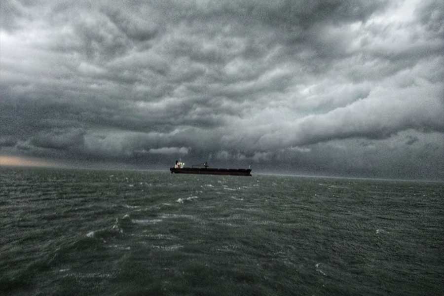 আবহাওয়া বিজ্ঞানীরা দেখিয়েছেন, গত কয়েক বছরে আরব সাগরে ঘূর্ণিঝড়ের পরিমাণ আগের চেয়ে ৫০ শতাংশ বেড়ে গিয়েছে। বেড়েছে সেই ঝড়ের স্থায়িত্ব এবং প্রাবল্যও। 