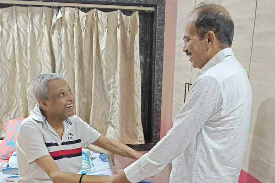 Congress leader Adhir Chowdhuri visits sick Mukul Roy while campaigning for Barrackpur dgtl