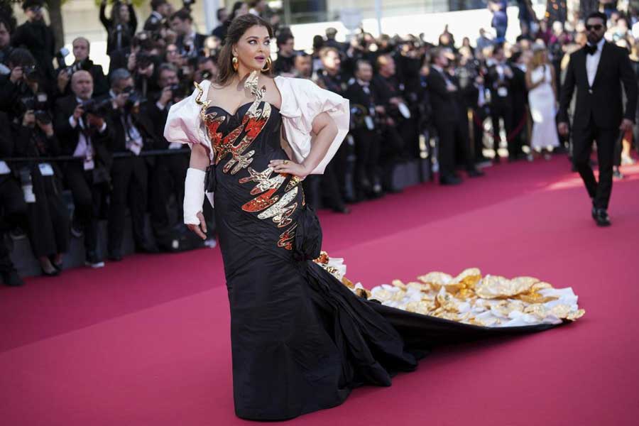 Aishwarya Rai turns lady in black for Cannes 2024 red carpet