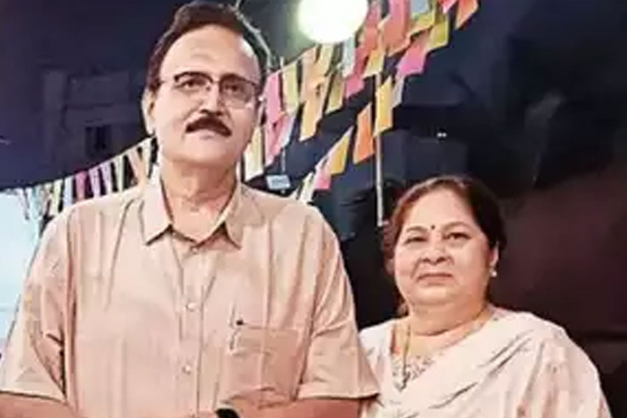 কার্তিকের কাকা-কাকিমা।