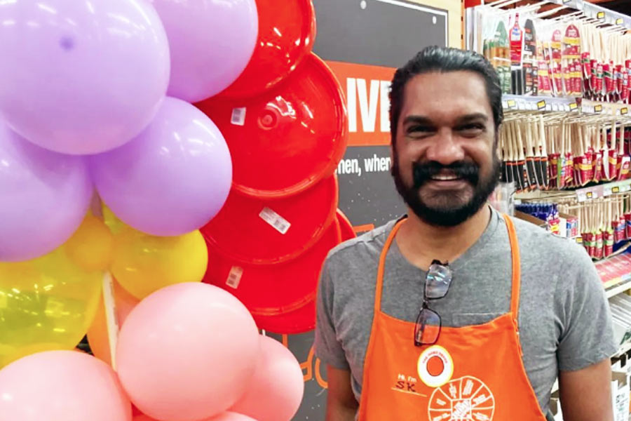 কেরিয়ারে তৃতীয় স্বল্পদৈর্ঘ্যের ছবি ‘ফ্রগ’। এই ছবি পরিচালনার জন্য পুরস্কার পান সনল। স্বল্পদৈর্ঘ্যের ছবি ছেড়ে এ বার পূর্ণদৈর্ঘ্য ছবি পরিচালনার কাজেও মন দেন তিনি। ২০১৪ সালে মুক্তি পায় ‘ওরালপোক্কাম’ ছবিটি। এটি প্রথম মালয়ালম ছবি, যার জন্য অনলাইন মাধ্যমে অর্থ সংগ্রহ করা হয়। সেরা পরিচালকের পুরস্কারও পান তিনি।