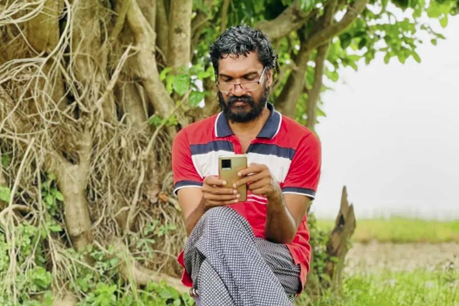 ‘সেক্সি দুর্গা’ নামে একটি ছবি তৈরি করেন সনল। কিন্তু ছবির নাম ঘিরে বিতর্ক শুরু হয়। পরে নাম পরিবর্তন করে ‘এস দুর্গা’ রাখা হয়। ভারতীয় সেন্সর বোর্ডের তরফে দেশে মুক্তির অনুমতি দেওয়া না হলেও বিদেশের বেশ কিছু চলচ্চিত্র উৎসবে এই ছবি দেখানো হয়। পরিচালক হিসাবে আন্তর্জাতিক স্তরে প্রশংসা পান সনল।