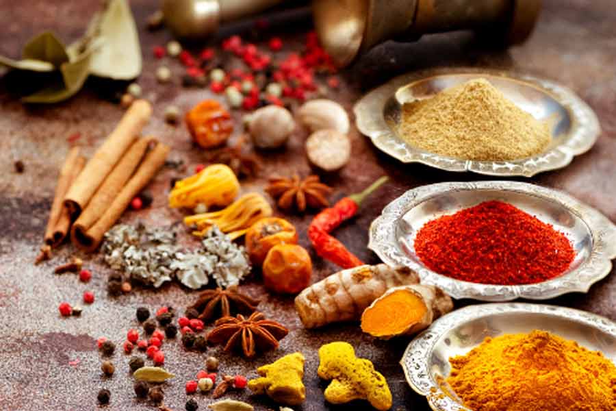 বিদেশে মশলায় নিষেধাজ্ঞা এড়াতে সতর্ক হয়েছে নয়াদিল্লিও। সিঙ্গাপুর এবং হংকংয়ের নিষেধাজ্ঞার পর দেশের মশলা পর্ষদ বা স্পাইস বোর্ড পদক্ষেপ করেছে। রফতানিকারকদের উদ্দেশে জারি করা হয়েছে বিশেষ নির্দেশিকা।