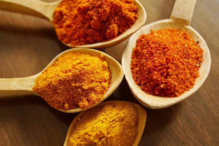 নির্দেশিকায় পর্ষদ জানিয়েছে, রফতানিকারীদের নিশ্চিত করতে হবে, যাতে মশলা শোধন-সহ কোনও ক্ষেত্রেই এথিলিন অক্সাইড ব্যবহার না করা হয়। এ জন্য জলীয় বাষ্প ব্যবহার করার মতো খাদ্য নিয়ন্ত্রক এফএসএসএআই-এর অনুমোদিত বিকল্প পথ ব্যবহার করতে হবে।