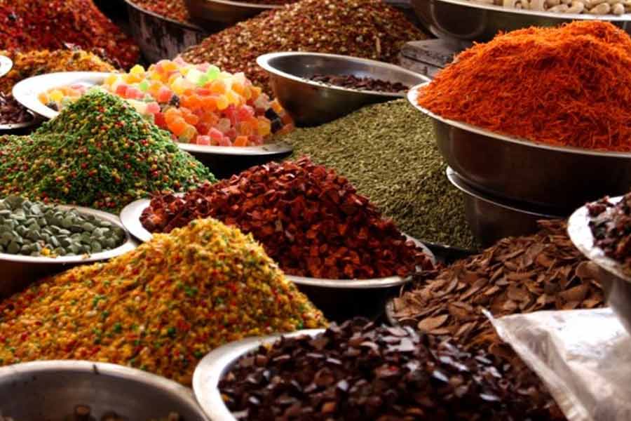 ভারত বিশ্বের বৃহত্তম মশলা রফতানিকারী দেশ। একাধিক দেশ এখানকার নামী ব্র্যান্ডের মশলা কিনে নিয়ে যায়। বিদেশের রান্নায় ভারতের মশলা একপ্রকার অপরিহার্য হয়ে উঠেছে। বিদেশে প্রবাসী ভারতীয়েরাও এই মশলা ব্যবহার করেন রান্নায়। 