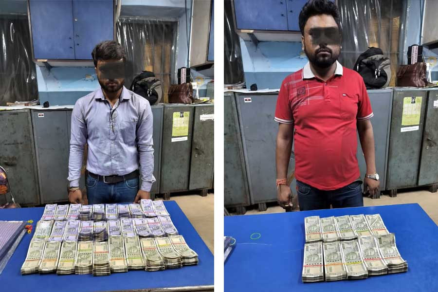 Huge cash recovered from 2 persons in north Kolkata dgtl