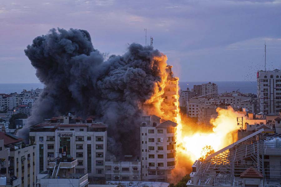 ইজ়রায়েলি হামলায় এখনও পর্যন্ত গাজ়ায় ৩৫ হাজারের বেশি মানুষের মৃত্যু হয়েছে বলে অভিযোগ। একাধিক দেশ এই হামলার বিরোধিতা করেছে।