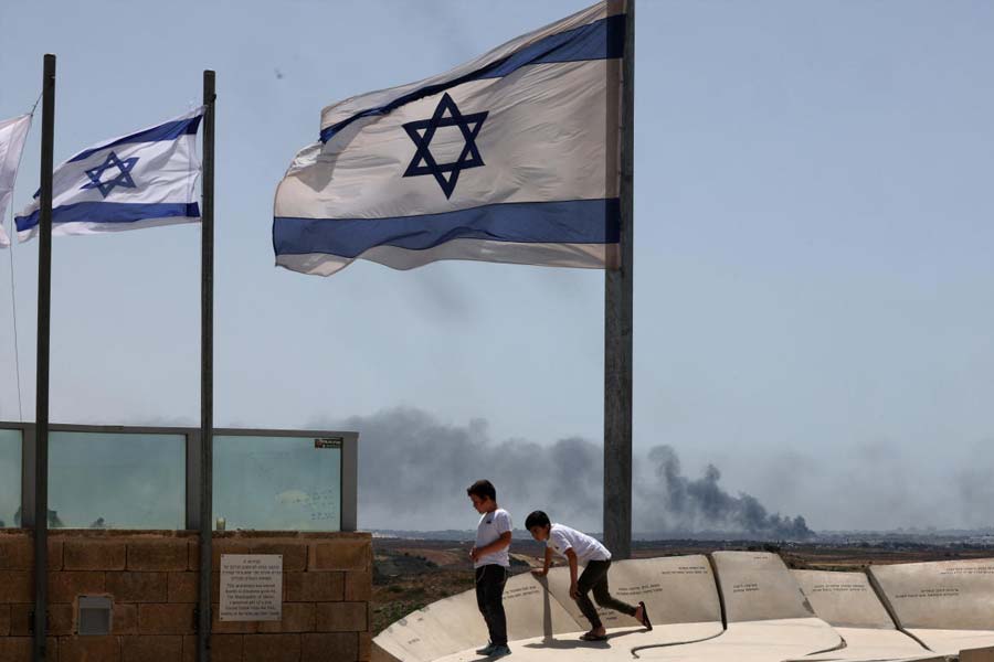 ভারত এই যুদ্ধে বরাবরই নিরপেক্ষ অবস্থান গ্রহণ করে এসেছে। কিন্তু সম্প্রতি ভারতের বিরুদ্ধে ইজ়রায়েল প্রসঙ্গে উঠেছে গুরুতর অভিযোগ। যা নিয়ে বিতর্ক তৈরি হয়েছে আন্তর্জাতিক রাজনীতিতে।