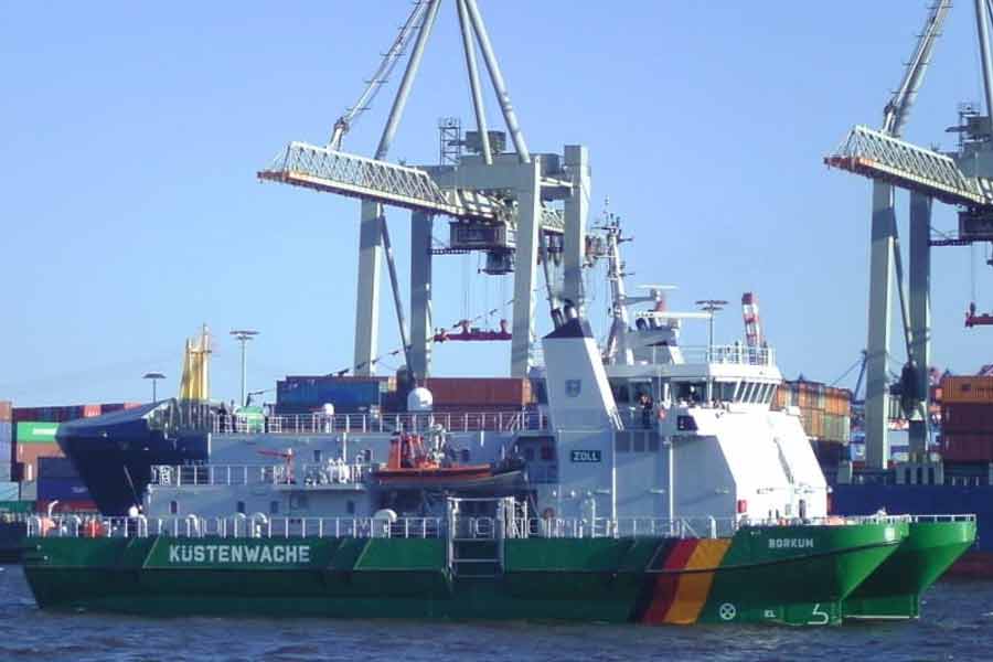 লোহিত সাগরীয় অঞ্চল দিয়েই সমুদ্রপথে ইজ়রায়েলে যাওয়া হয়ে থাকে। কিন্তু চেন্নাই থেকে রওনা দিয়ে জাহাজটি সেই পথ নেয়নি বলে দাবি। কেন ঘুরপথে ভূমধ্যসাগর দিয়ে ইজ়রায়েলে পৌঁছনোর চেষ্টা করা হচ্ছিল, উঠেছে সেই প্রশ্নও।